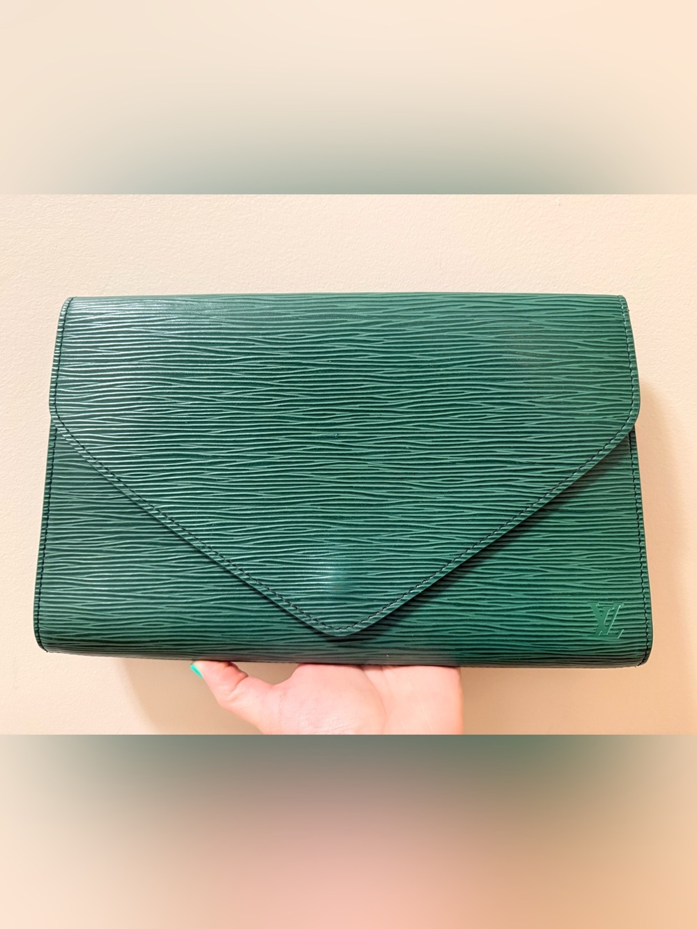 Louis Vuitton - Green Epi Leather - Authentic Envelope Clutch
